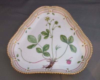 Royal Copenhagen Flora DanicaTri-Form Cake Dish