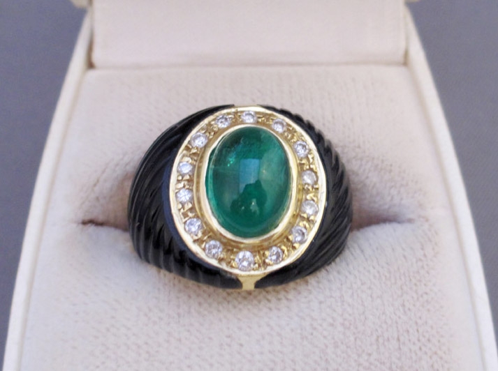 18kt Gold, Cabochon, Emerald & Diamond Ring